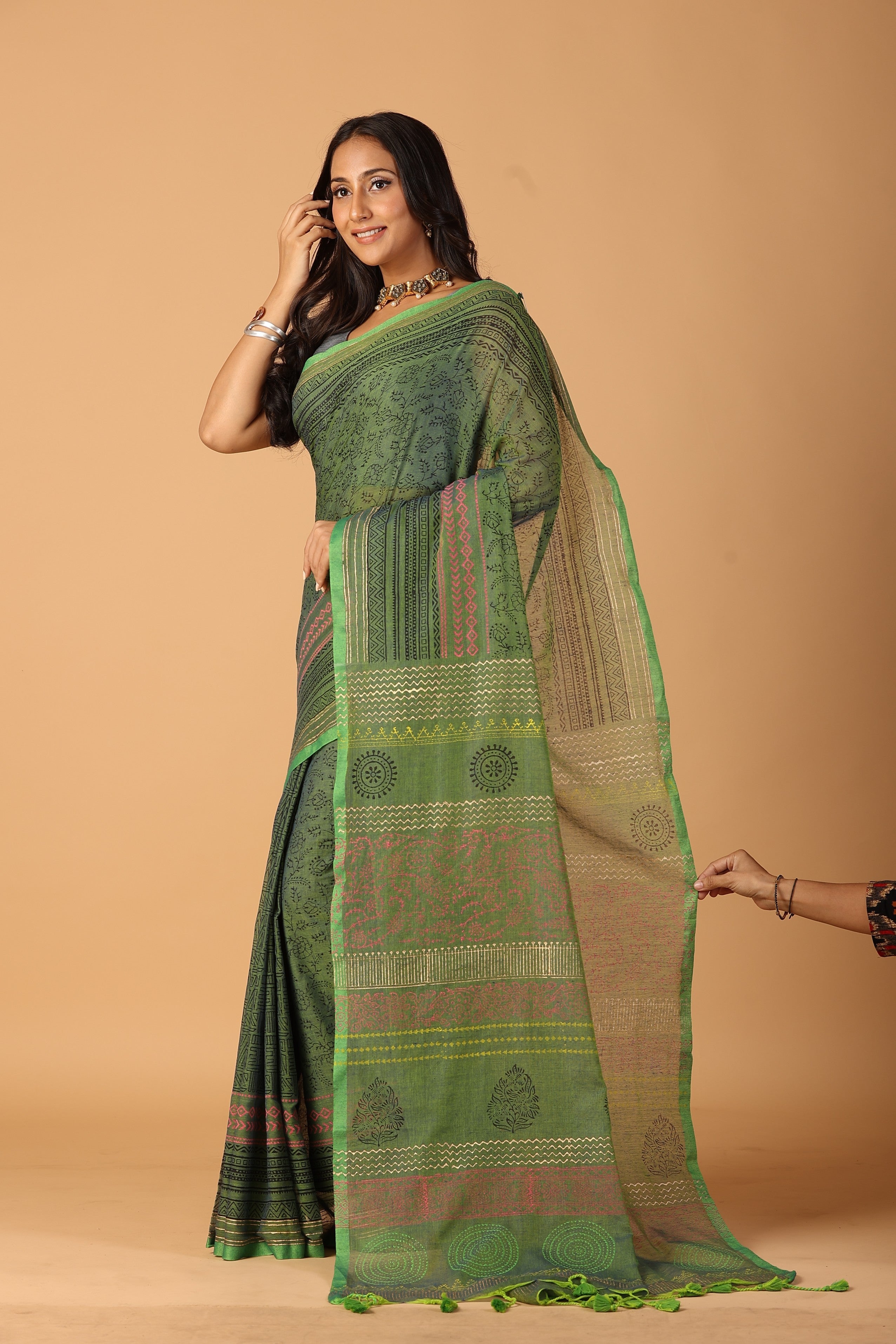 Bottle Green Floral Jaal Cotton Mul Handblock Gold Printed Saree – Designer handcrafted saree wholesale for boutiques